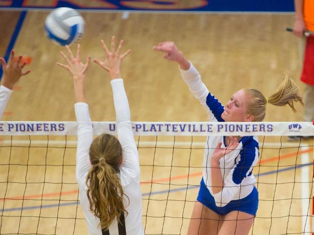 Volleyball takes two on first day of Millikin Tourney