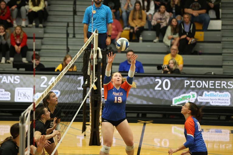 Pioneers Swept By Titans Wednesday