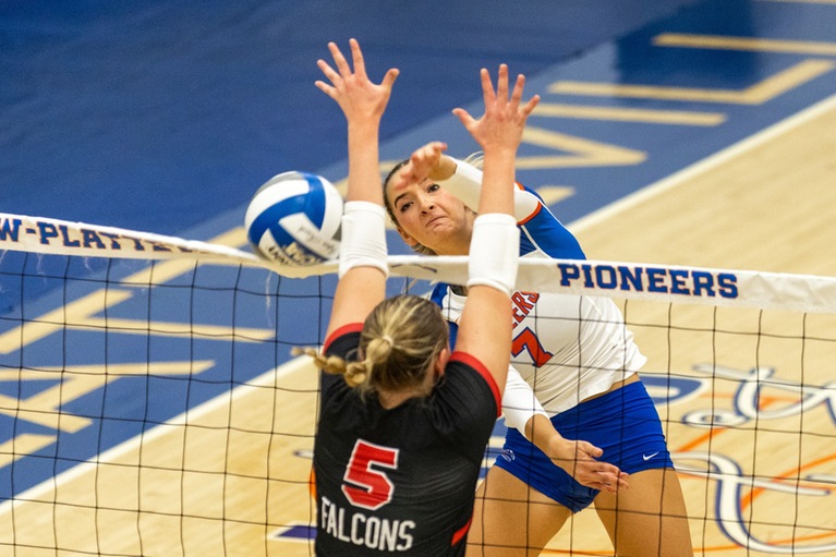Pioneers Drop Match In WIAC Tournament To Falcons